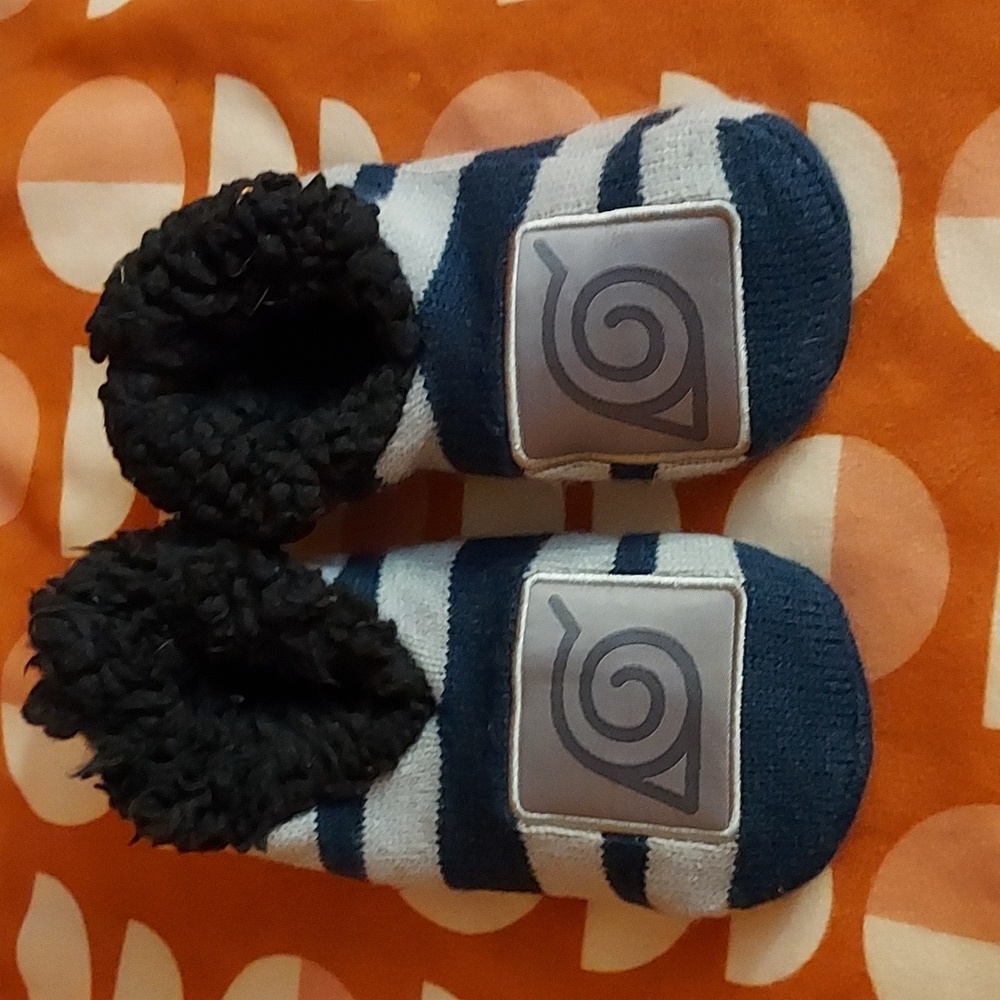 🤎2/$10 or 5/$20 Naruto Shipuden Kids Slippers size 7/8